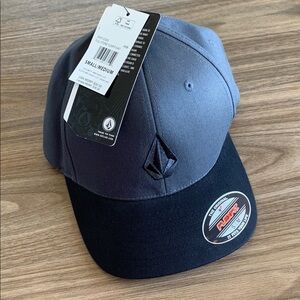 Volcom Black and Gray Logo Cap NWT